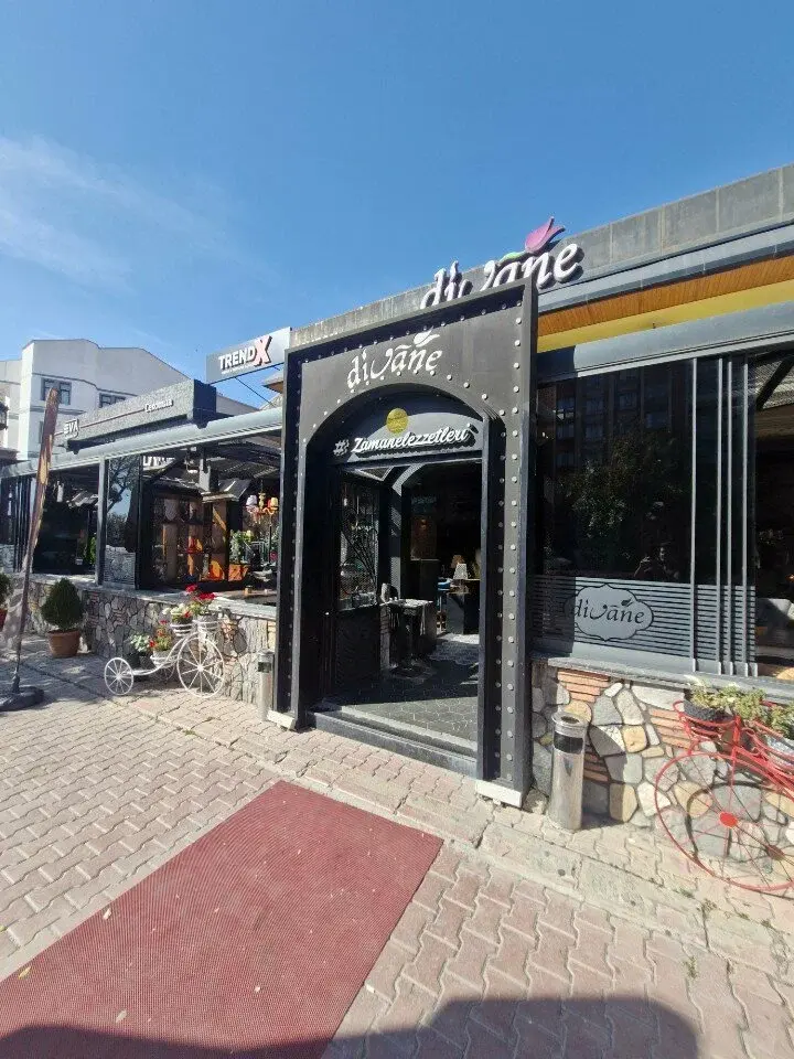 Divane Cafe and Entertainment Center - Image 1