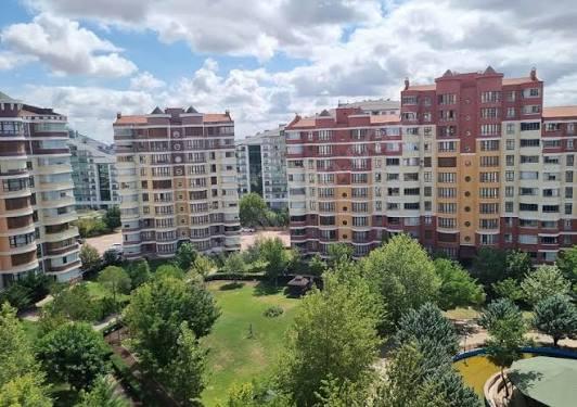 Azra Yapı 16-Apartment Residential Building - Image 1