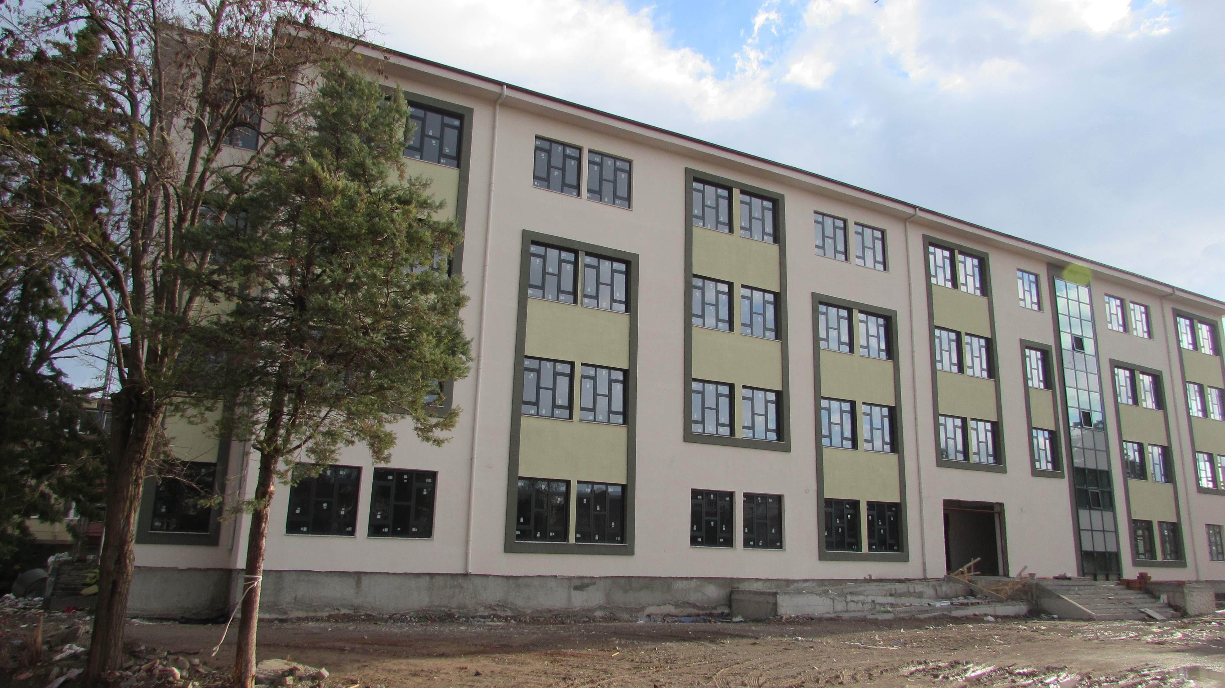 TOKİ Altıeylül 24-Classroom High School - Image 1